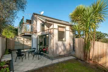 a/799 Beach Road, Browns Bay