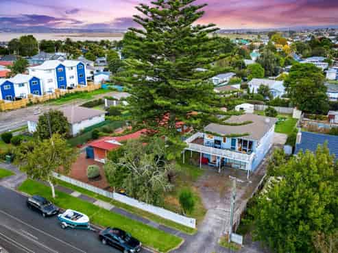 14 Yeovil Road, Te Atatu Peninsula