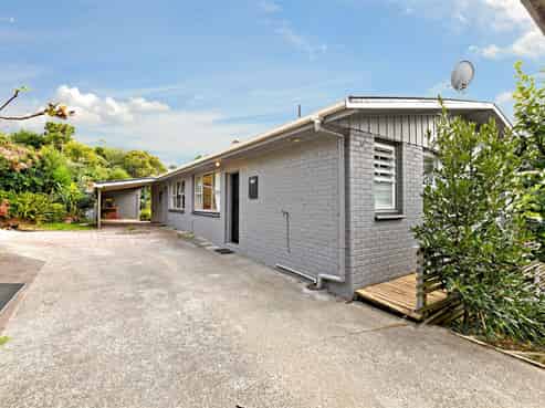 24 Felton Mathew Avenue, Saint Johns