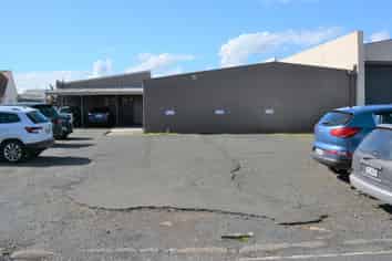 Vendor says, must sell!