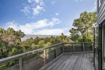 2/60 Rangatira Road, Beach Haven