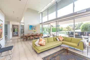 30D Western Line, Westmere