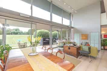 30D Western Line, Westmere