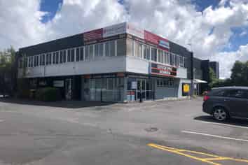 High Profile Retail/Showroom - 86A Wairau Road