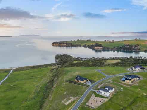 3 Takahuri Place, Okura