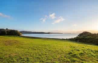 3 Takahuri Place, Okura