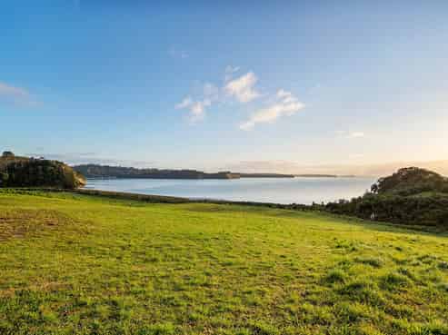 3 Takahuri Place, Okura