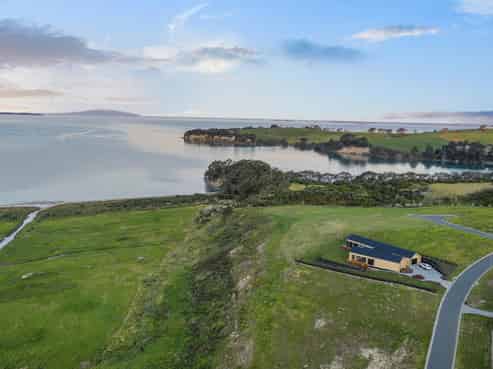 3 Takahuri Place, Okura