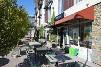 Solid Tenants and Return