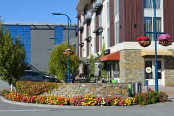 Solid Tenants and Return