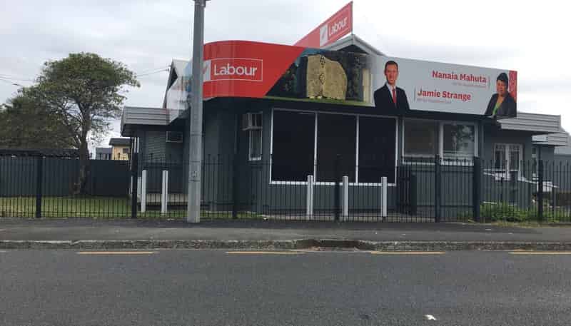 1130 Victoria Street, Hamilton Central