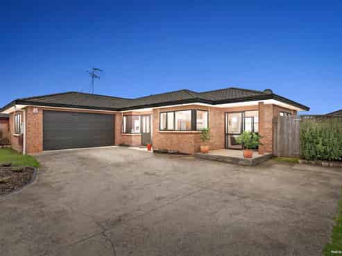 16A George Crescent, Buckland