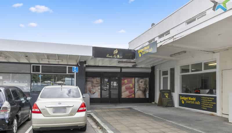 1203 High Street, Taita