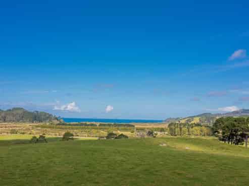 443 Hot Water Beach Road, Hahei