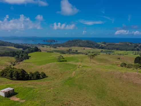 443 Hot Water Beach Road, Hahei