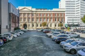 On Christchurch Cathedral's Doorstep