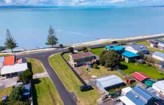 899 East Coast Road, Kaiaua