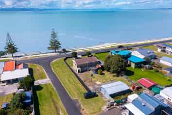 899 East Coast Road, Kaiaua