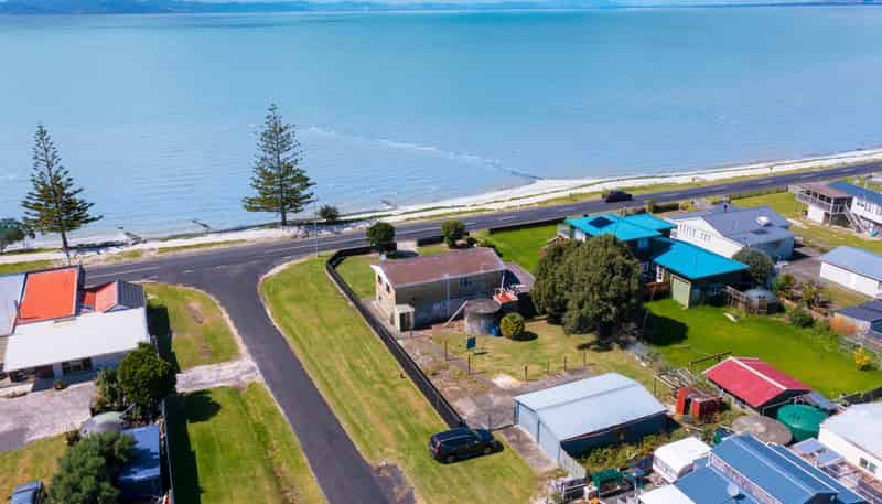 899 East Coast Road, Kaiaua