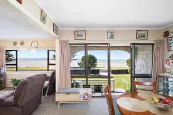 899 East Coast Road, Kaiaua