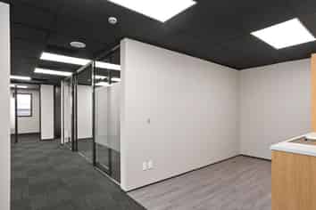 165sqm office with plenty of parking