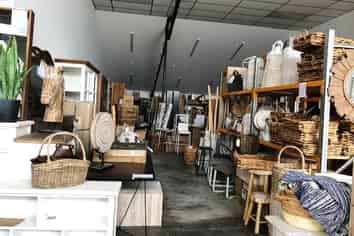 High Profile Showroom/Warehouse in Sydenham