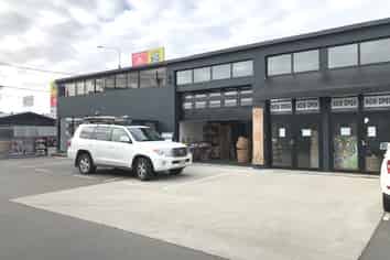 High Profile Showroom/Warehouse in Sydenham