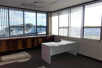 Well presented office space - for lease 
