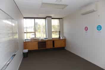 Well presented office space - for lease 