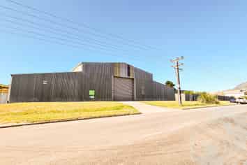 Big Shed, Big yard - Rakaunui Road 