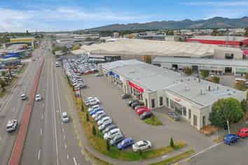 Excellent Profile - Showroom / Warehouse