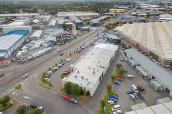 Excellent Profile - Showroom / Warehouse