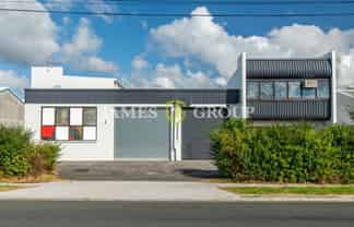 110sqm Road Front Unit - Perfect Lunchbar!