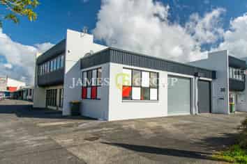 110sqm Road Front Unit - Perfect Lunchbar!