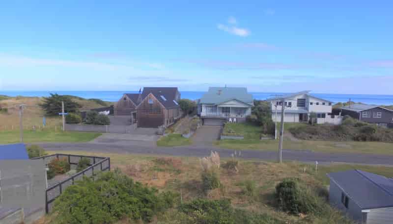 37 Marine Parade Sth, Foxton Beach