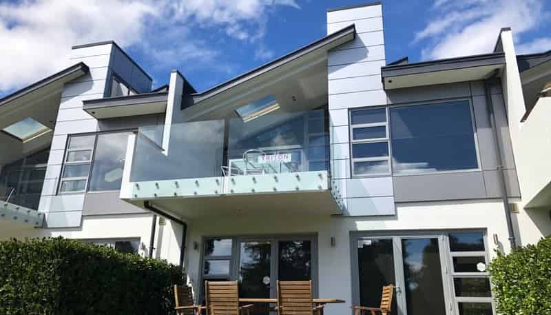  2/15 Sir Gil Simpson Drive, Burnside