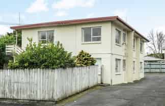 4/16 Myrtle Street, Hamilton East