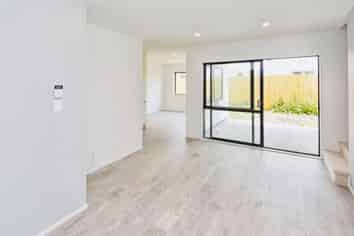 2/16 Romney Place, Manurewa