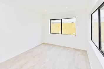 2/16 Romney Place, Manurewa