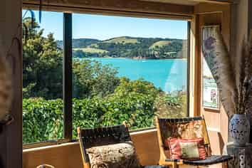 2 Kennedy Point Road, Surfdale