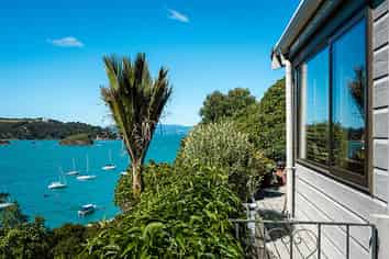 2 Kennedy Point Road, Surfdale