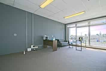 Prime commercial unit at Mount Wellington