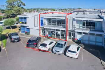 Prime commercial unit at Mount Wellington