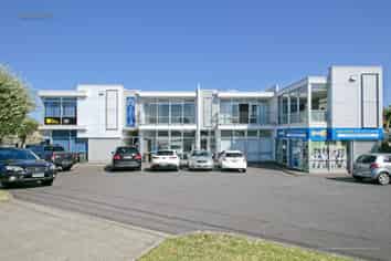 Prime commercial unit at Mount Wellington