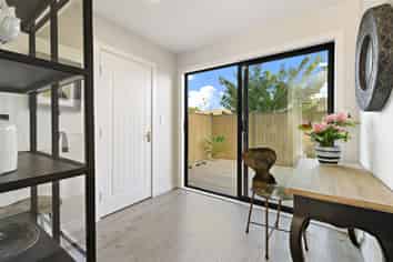 8 Knight Avenue, Mount Albert