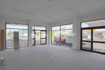 Little Gem with High Exposure on Great South Road