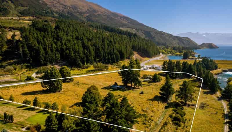 1172 Lake Hawea Albert Town Road, Lake Hawea