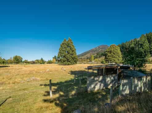 1172 Lake Hawea Albert Town Road, Lake Hawea