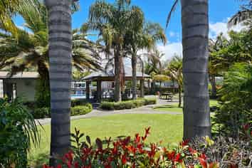 E4, 71 Moir Street, Mangawhai