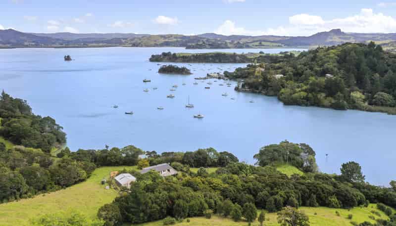 225 Okura Bay Road, Taupo Bay/Totara North